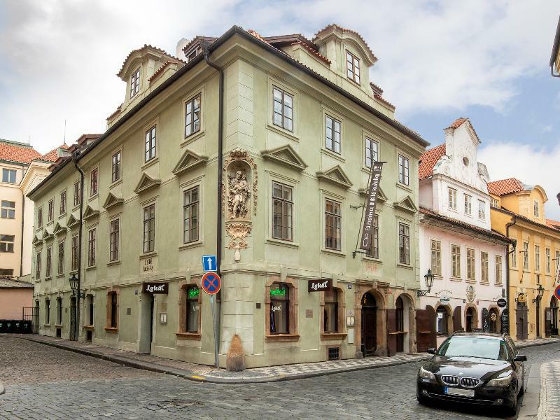 Aparthotel OREA Place Charles Bridge à Prague Extérieur photo